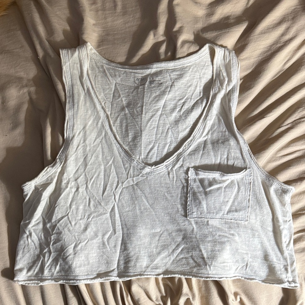 Casual White V-Neck Crop Top